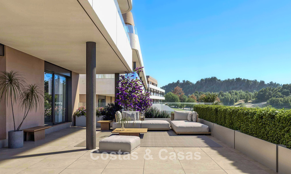Appartements contemporains de luxe neufs à vendre en bordure du golf à Estepona 803605