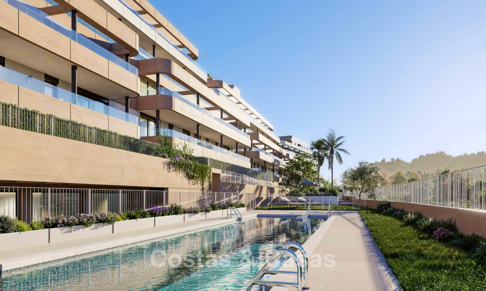 Appartements contemporains de luxe neufs à vendre en bordure du golf à Estepona 803606