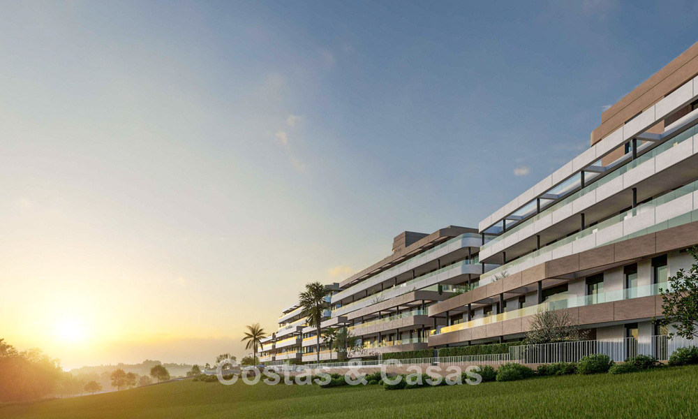 Appartements contemporains de luxe neufs à vendre en bordure du golf à Estepona 803616