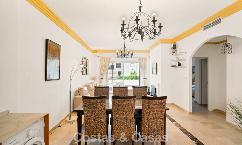 Spacieux appartement avec une grande terrasse à vendre à quelques pas des commodités à Aloha, Nueva Andalucía, Marbella 803617
