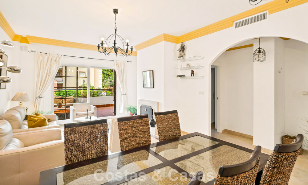 Spacieux appartement avec une grande terrasse à vendre à quelques pas des commodités à Aloha, Nueva Andalucía, Marbella 803618