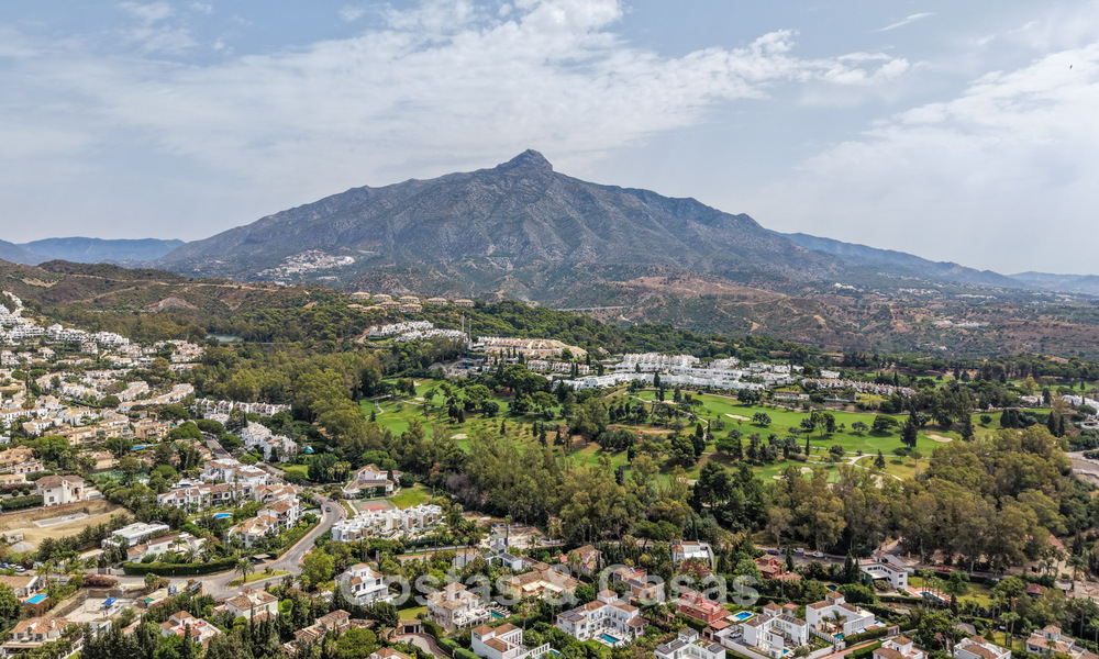 Spacieux appartement avec une grande terrasse à vendre à quelques pas des commodités à Aloha, Nueva Andalucía, Marbella 803622