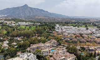Spacieux appartement avec une grande terrasse à vendre à quelques pas des commodités à Aloha, Nueva Andalucía, Marbella 803625 