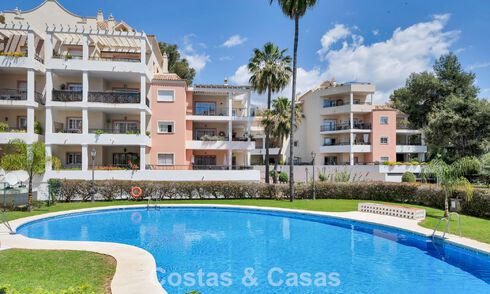 Spacieux appartement avec une grande terrasse à vendre à quelques pas des commodités à Aloha, Nueva Andalucía, Marbella 803627