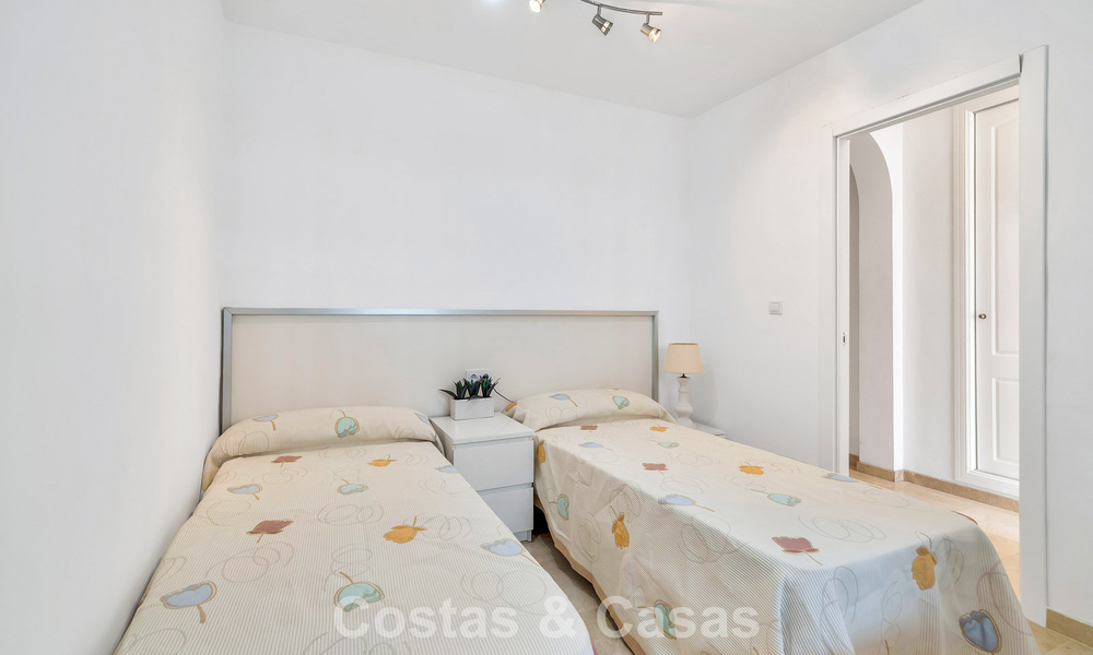 Spacieux appartement avec une grande terrasse à vendre à quelques pas des commodités à Aloha, Nueva Andalucía, Marbella 803631