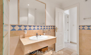 Spacieux appartement avec une grande terrasse à vendre à quelques pas des commodités à Aloha, Nueva Andalucía, Marbella 803638 