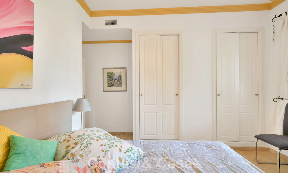 Spacieux appartement avec une grande terrasse à vendre à quelques pas des commodités à Aloha, Nueva Andalucía, Marbella 803641