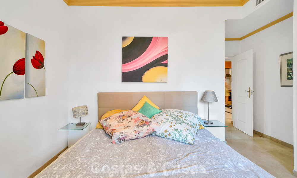 Spacieux appartement avec une grande terrasse à vendre à quelques pas des commodités à Aloha, Nueva Andalucía, Marbella 803643