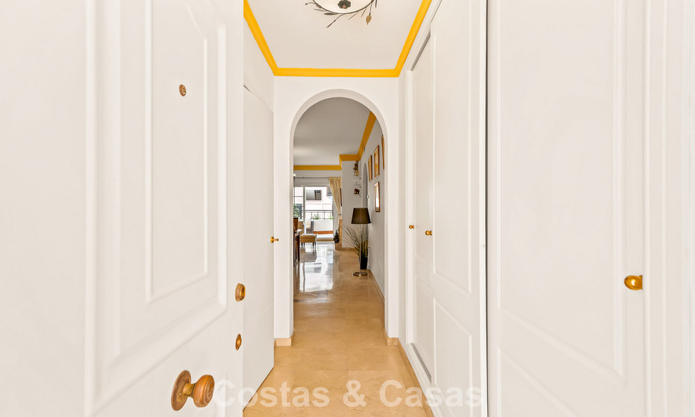Spacieux appartement avec une grande terrasse à vendre à quelques pas des commodités à Aloha, Nueva Andalucía, Marbella 803645