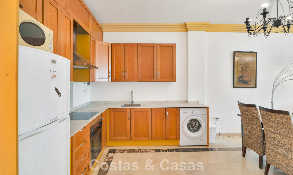 Spacieux appartement avec une grande terrasse à vendre à quelques pas des commodités à Aloha, Nueva Andalucía, Marbella 803646