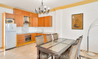 Spacieux appartement avec une grande terrasse à vendre à quelques pas des commodités à Aloha, Nueva Andalucía, Marbella 803650 