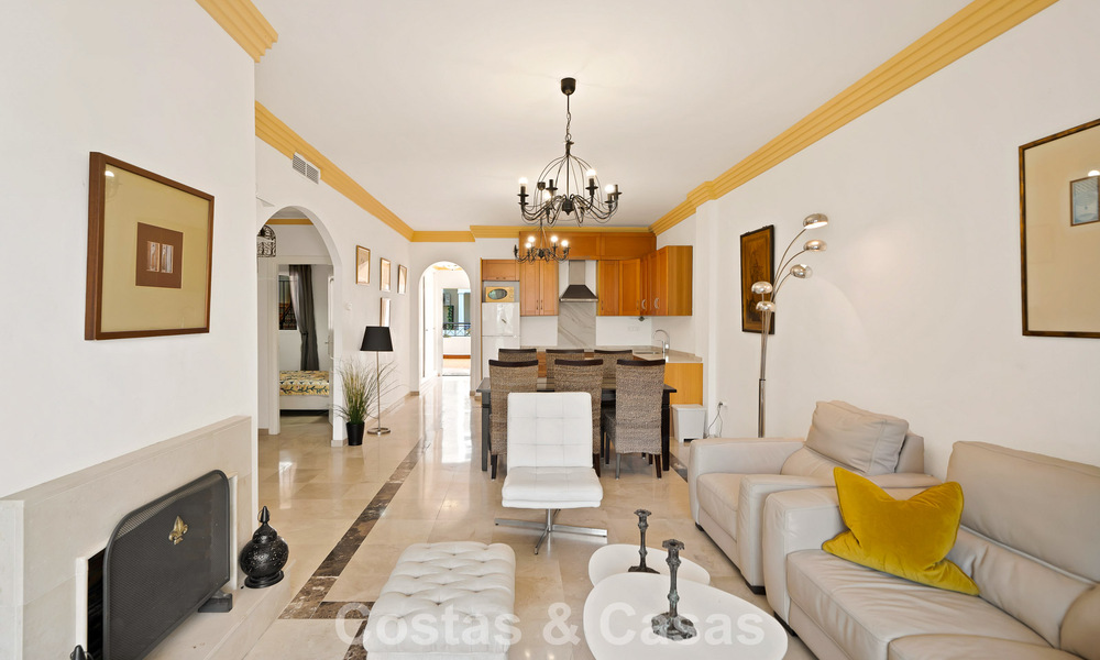 Spacieux appartement avec une grande terrasse à vendre à quelques pas des commodités à Aloha, Nueva Andalucía, Marbella 803653