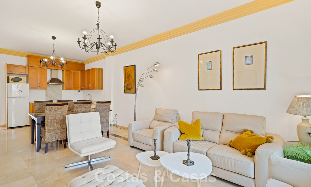 Spacieux appartement avec une grande terrasse à vendre à quelques pas des commodités à Aloha, Nueva Andalucía, Marbella 803654