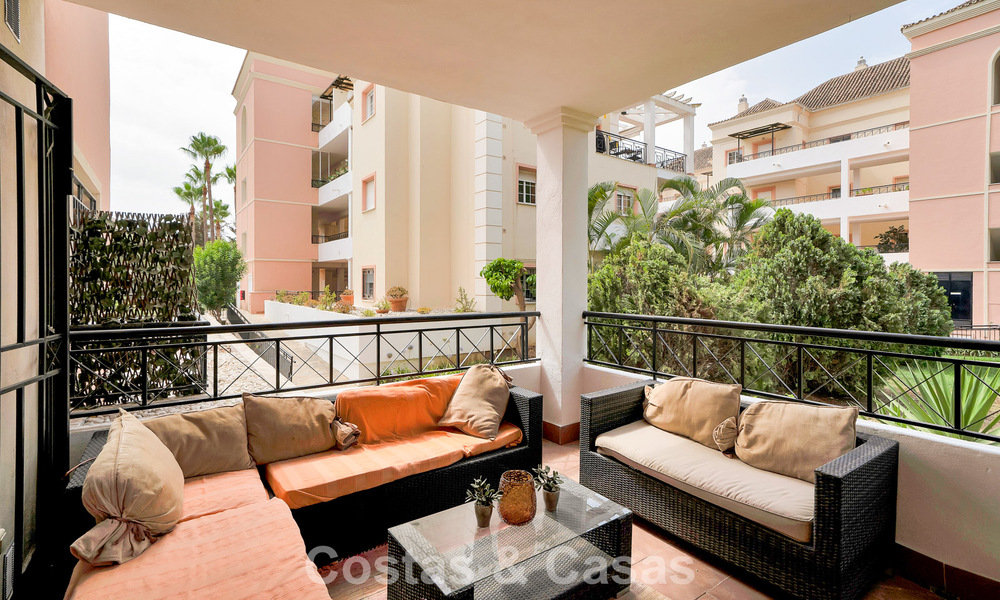 Spacieux appartement avec une grande terrasse à vendre à quelques pas des commodités à Aloha, Nueva Andalucía, Marbella 803656
