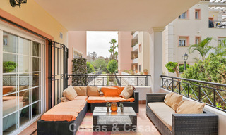Spacieux appartement avec une grande terrasse à vendre à quelques pas des commodités à Aloha, Nueva Andalucía, Marbella 803657 