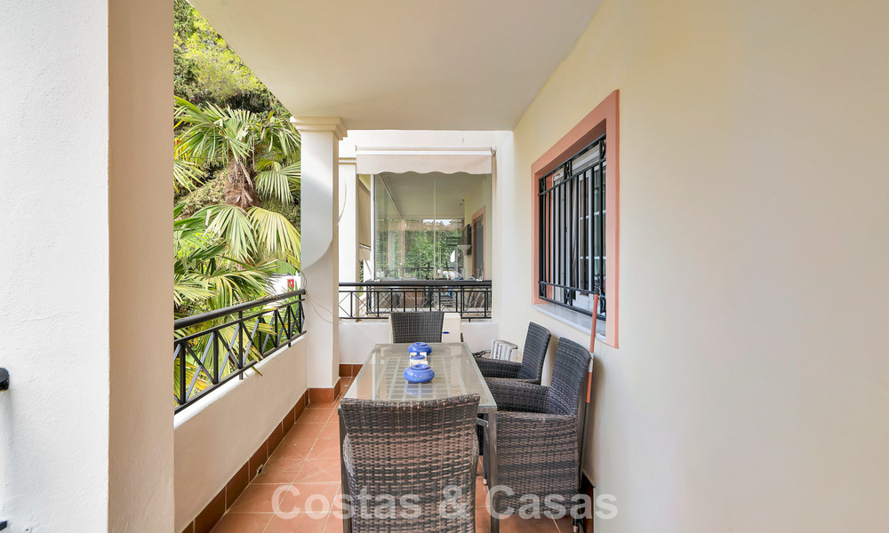 Spacieux appartement avec une grande terrasse à vendre à quelques pas des commodités à Aloha, Nueva Andalucía, Marbella 803658
