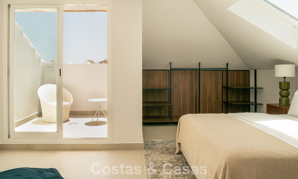 Penthouse boutique à vendre à quelques minutes à pied des commidités et de Puerto Banús, Nueva Andalucía, Marbella 803815