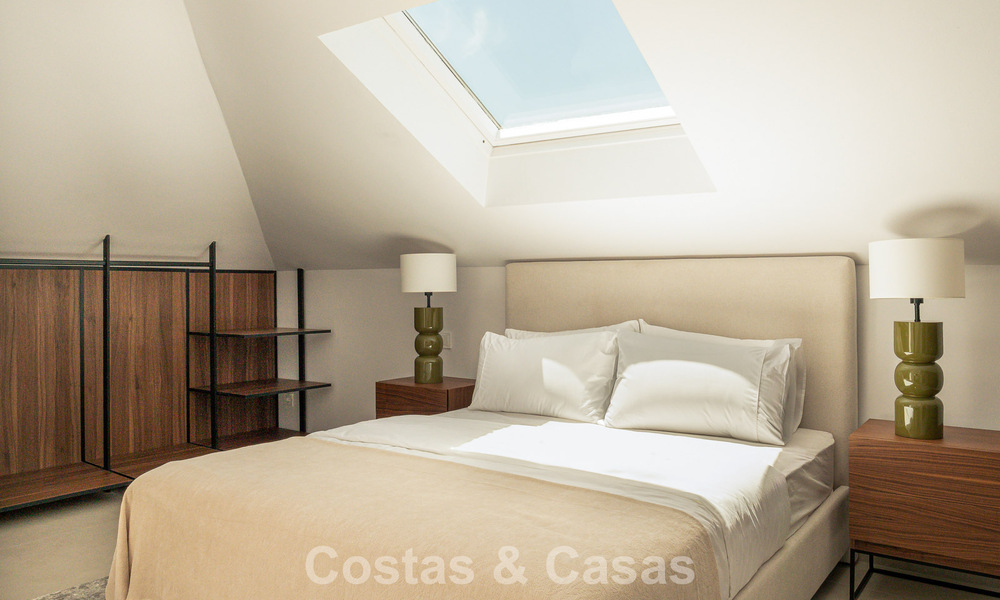 Penthouse boutique à vendre à quelques minutes à pied des commidités et de Puerto Banús, Nueva Andalucía, Marbella 803816