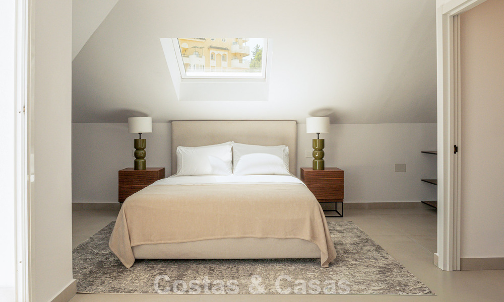 Penthouse boutique à vendre à quelques minutes à pied des commidités et de Puerto Banús, Nueva Andalucía, Marbella 803817