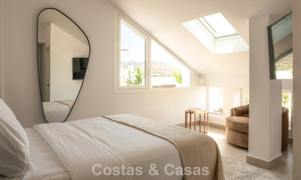 Penthouse boutique à vendre à quelques minutes à pied des commidités et de Puerto Banús, Nueva Andalucía, Marbella 803819