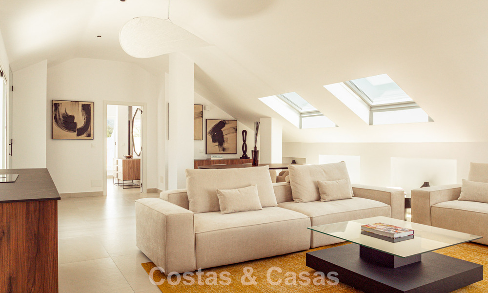 Penthouse boutique à vendre à quelques minutes à pied des commidités et de Puerto Banús, Nueva Andalucía, Marbella 803822