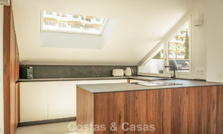 Penthouse boutique à vendre à quelques minutes à pied des commidités et de Puerto Banús, Nueva Andalucía, Marbella 803824 