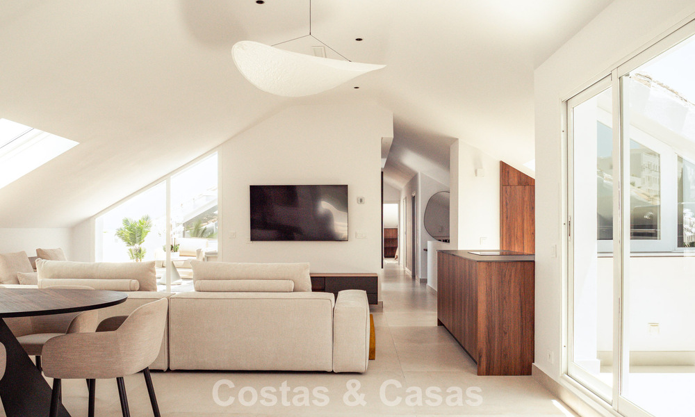 Penthouse boutique à vendre à quelques minutes à pied des commidités et de Puerto Banús, Nueva Andalucía, Marbella 803826