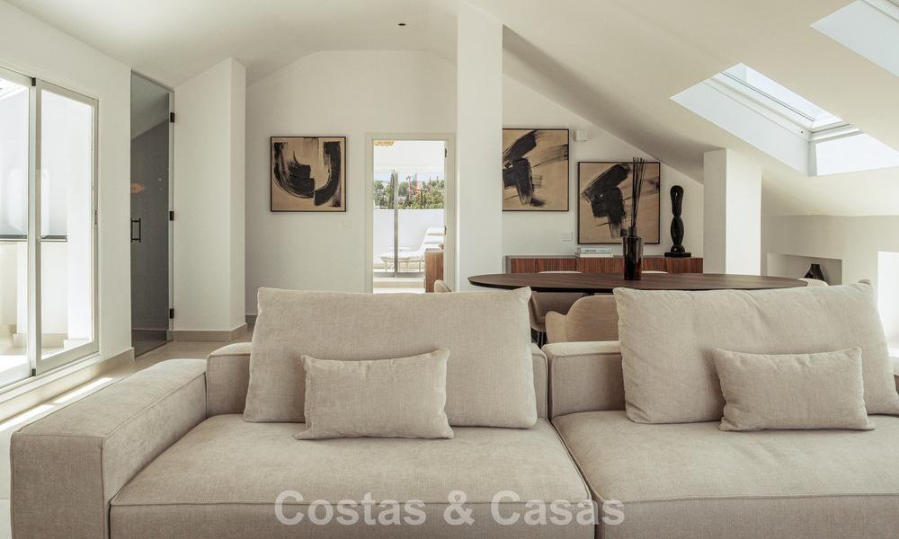 Penthouse boutique à vendre à quelques minutes à pied des commidités et de Puerto Banús, Nueva Andalucía, Marbella 803829