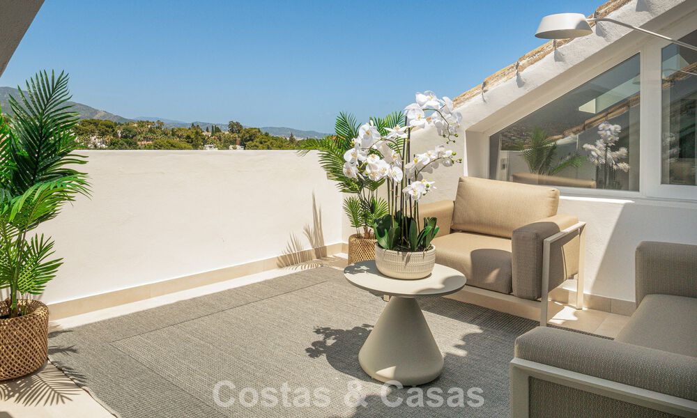 Penthouse boutique à vendre à quelques minutes à pied des commidités et de Puerto Banús, Nueva Andalucía, Marbella 803831