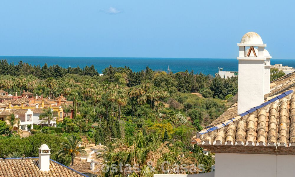 Penthouse boutique à vendre à quelques minutes à pied des commidités et de Puerto Banús, Nueva Andalucía, Marbella 803835