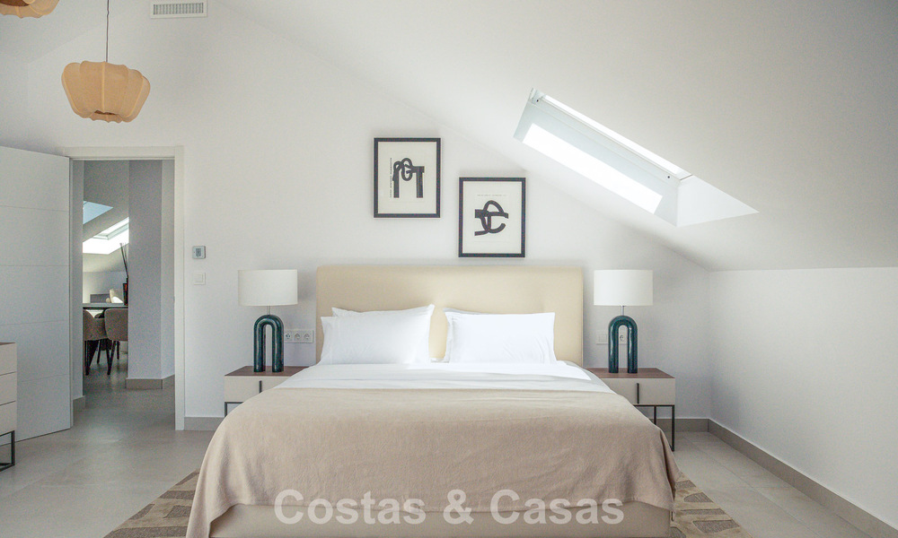 Penthouse boutique à vendre à quelques minutes à pied des commidités et de Puerto Banús, Nueva Andalucía, Marbella 803839