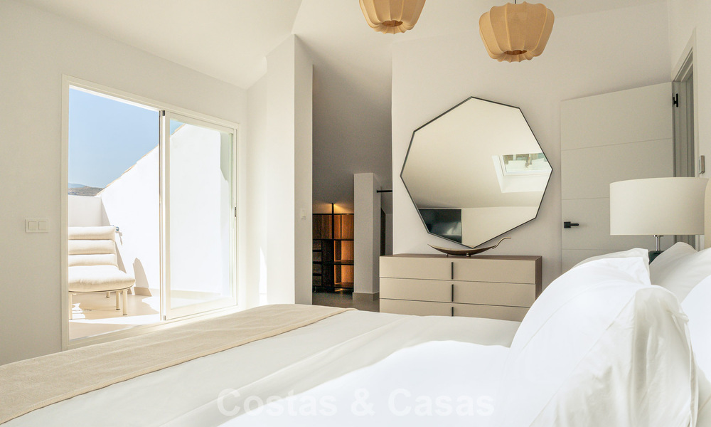 Penthouse boutique à vendre à quelques minutes à pied des commidités et de Puerto Banús, Nueva Andalucía, Marbella 803840