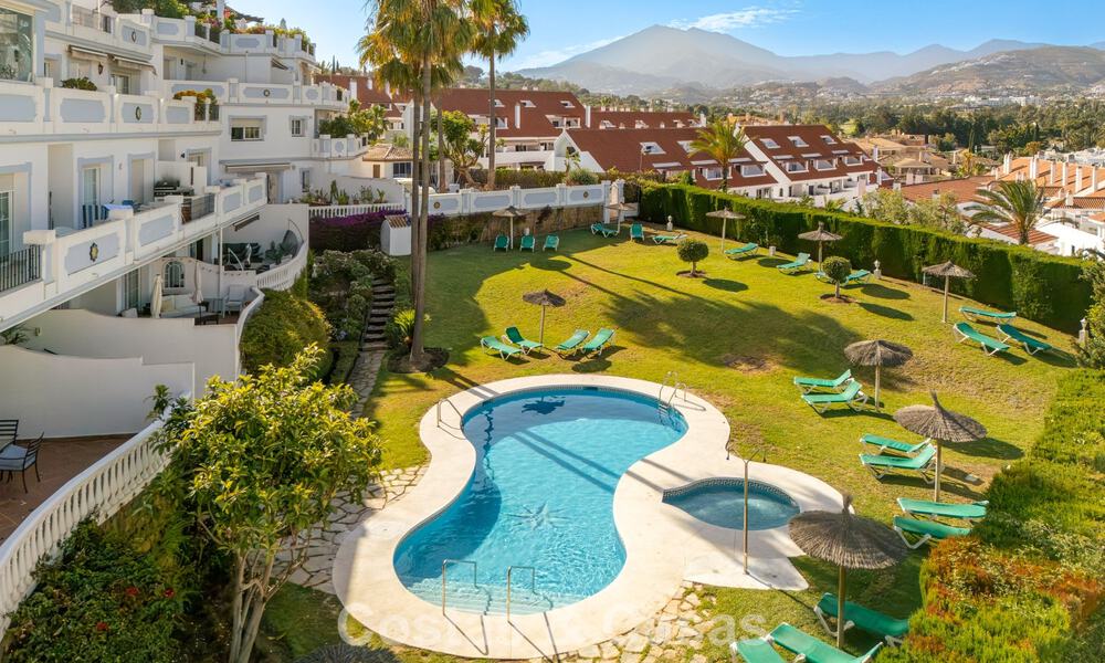 Penthouse boutique à vendre à quelques minutes à pied des commidités et de Puerto Banús, Nueva Andalucía, Marbella 803845