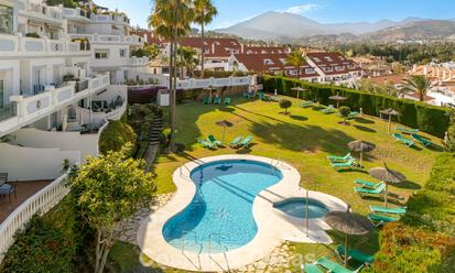 Penthouse boutique à vendre à quelques minutes à pied des commidités et de Puerto Banús, Nueva Andalucía, Marbella 803845