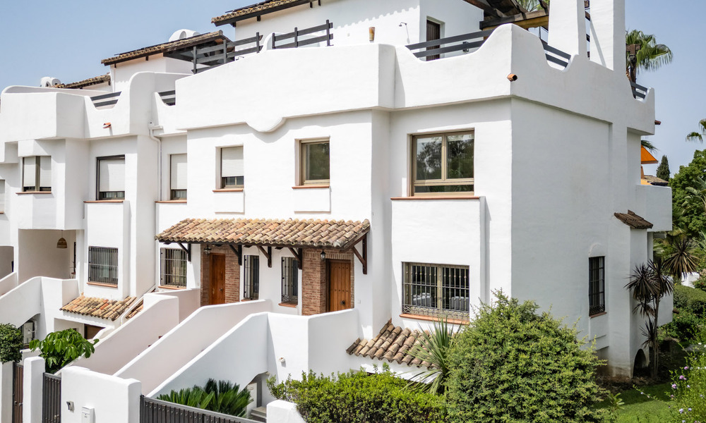 Maison mitoyenne exclusive avec terrasse sur le toit à vendre sur le Golden Mile de Marbella 803872