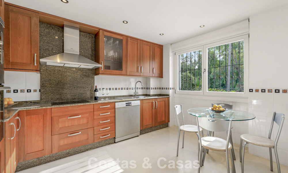 Maison mitoyenne exclusive avec terrasse sur le toit à vendre sur le Golden Mile de Marbella 803877