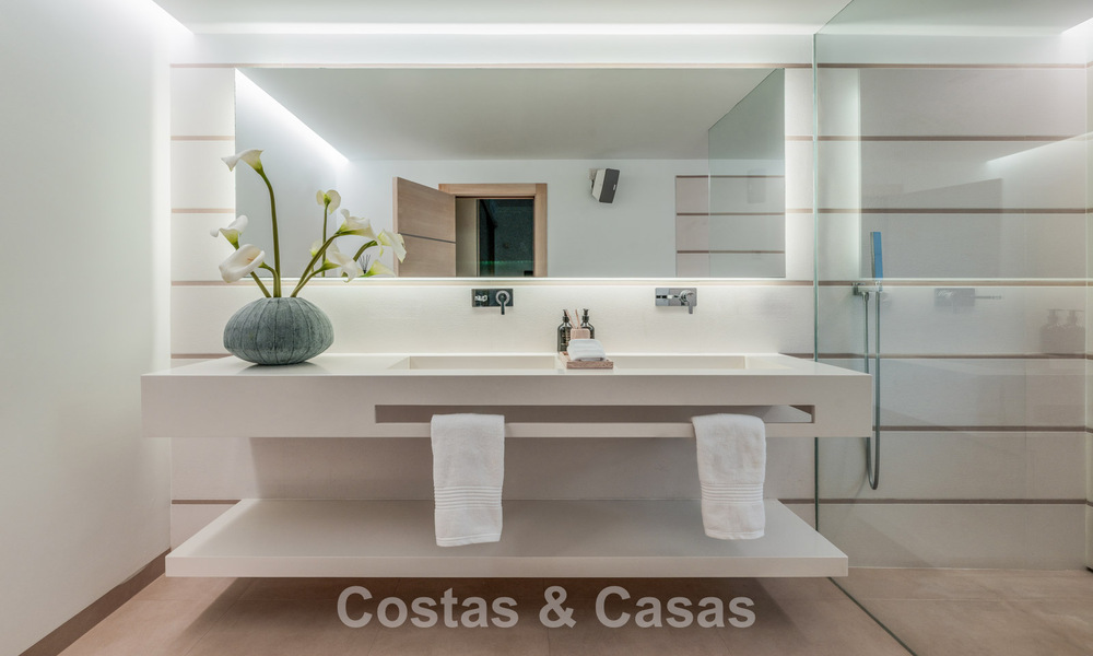 Maison mitoyenne exclusive avec terrasse sur le toit à vendre sur le Golden Mile de Marbella 803880