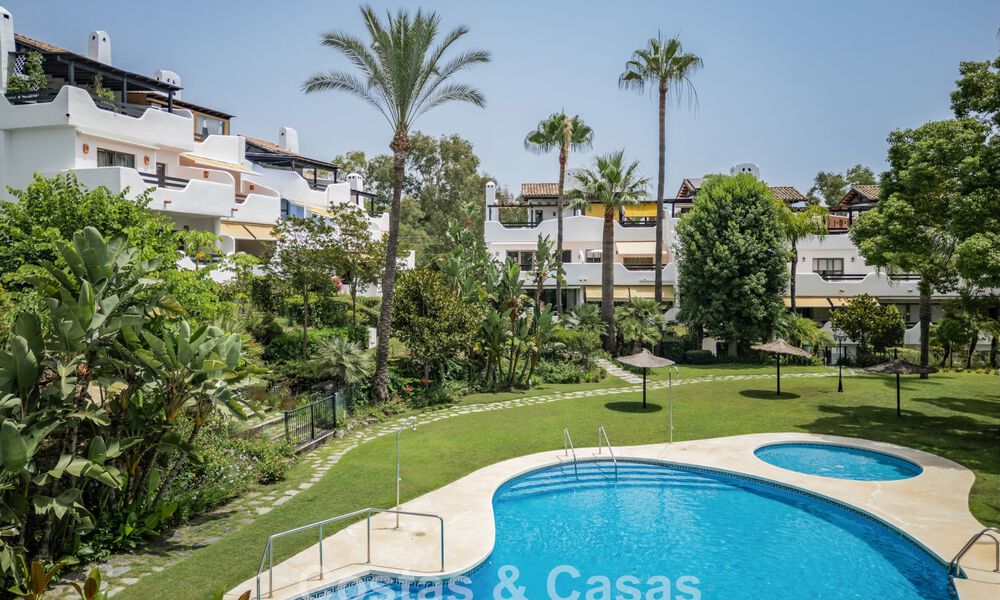 Maison mitoyenne exclusive avec terrasse sur le toit à vendre sur le Golden Mile de Marbella 803896