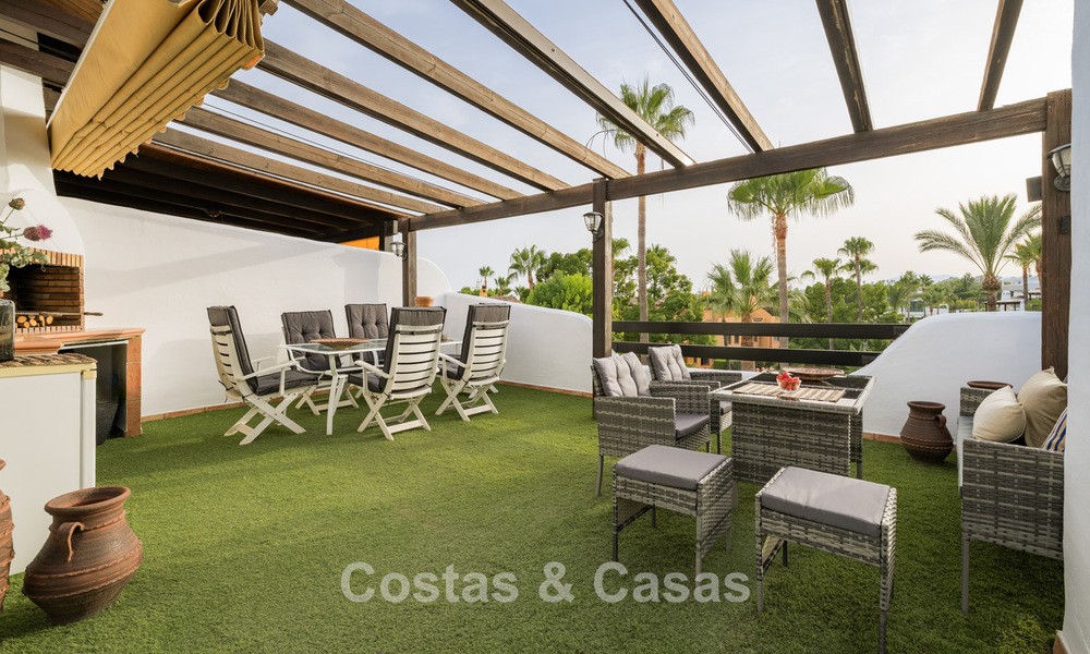 Maison mitoyenne exclusive avec terrasse sur le toit à vendre sur le Golden Mile de Marbella 803916