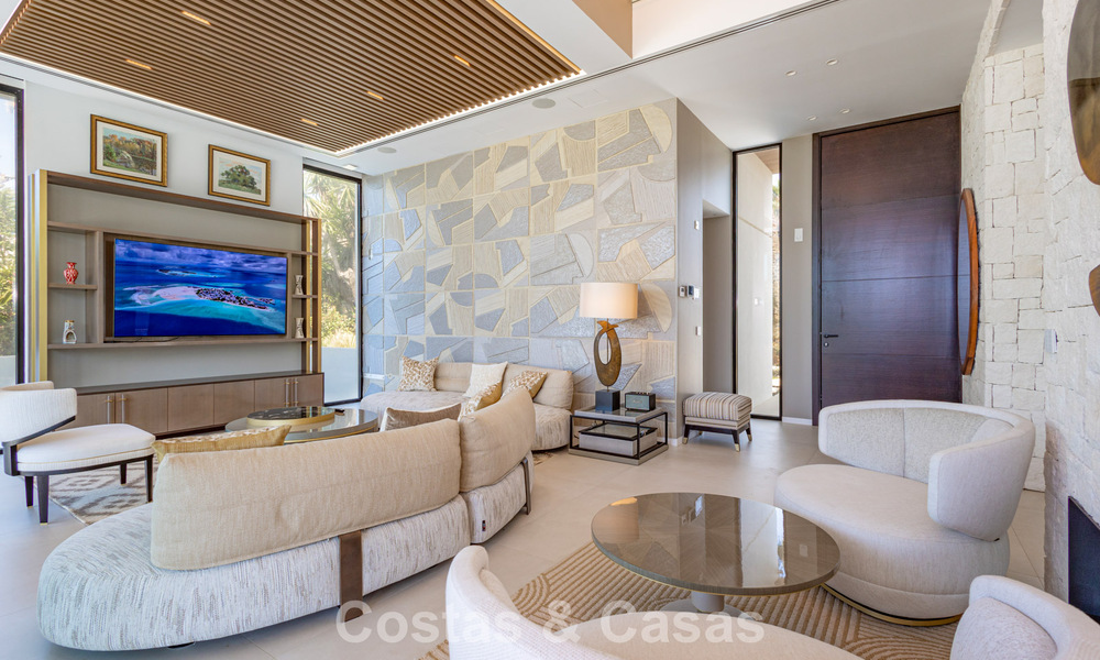 Villa de luxe contemporaine d'exception en première ligne de plage à vendre à San Pedro, Marbella 803672