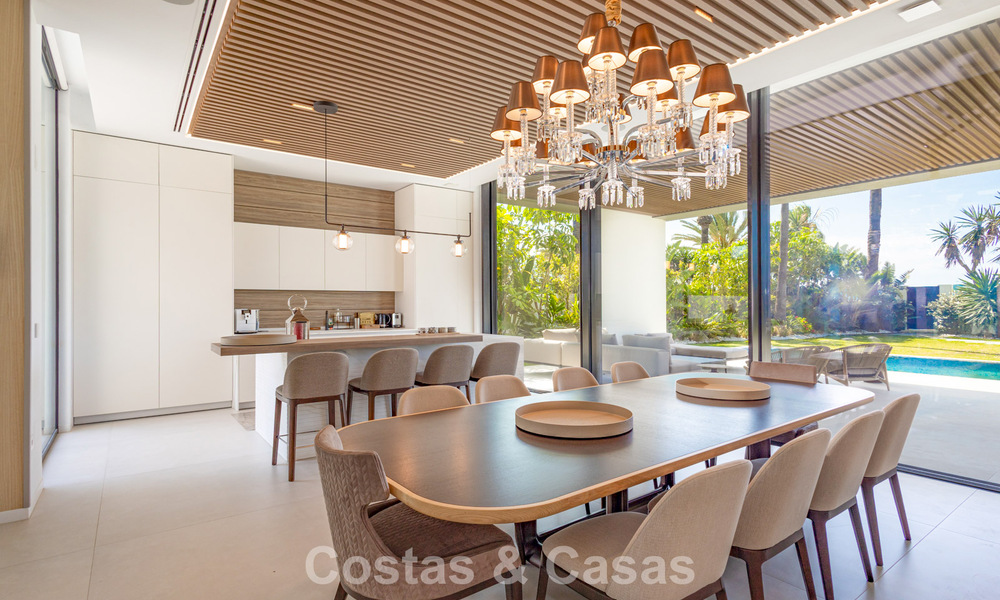 Villa de luxe contemporaine d'exception en première ligne de plage à vendre à San Pedro, Marbella 803677
