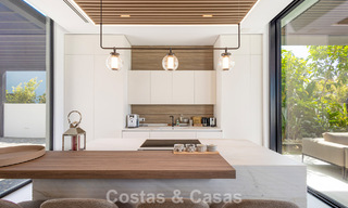 Villa de luxe contemporaine d'exception en première ligne de plage à vendre à San Pedro, Marbella 803679 