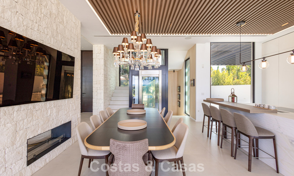 Villa de luxe contemporaine d'exception en première ligne de plage à vendre à San Pedro, Marbella 803681