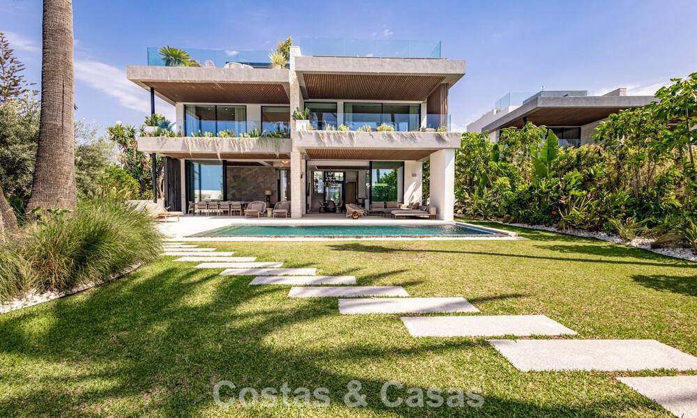 Villa de luxe contemporaine d'exception en première ligne de plage à vendre à San Pedro, Marbella 803683