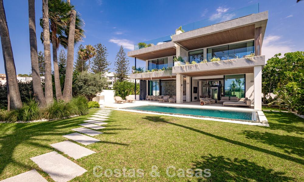 Villa de luxe contemporaine d'exception en première ligne de plage à vendre à San Pedro, Marbella 803684