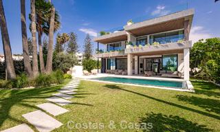 Villa de luxe contemporaine d'exception en première ligne de plage à vendre à San Pedro, Marbella 803684 