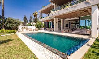 Villa de luxe contemporaine d'exception en première ligne de plage à vendre à San Pedro, Marbella 803685 