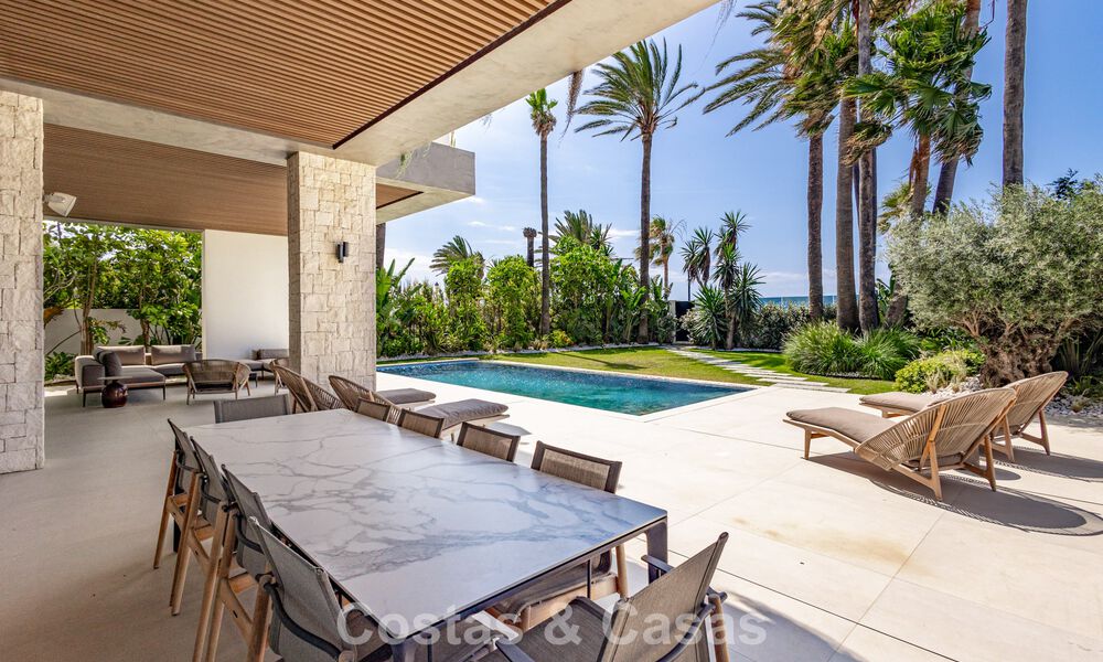 Villa de luxe contemporaine d'exception en première ligne de plage à vendre à San Pedro, Marbella 803687