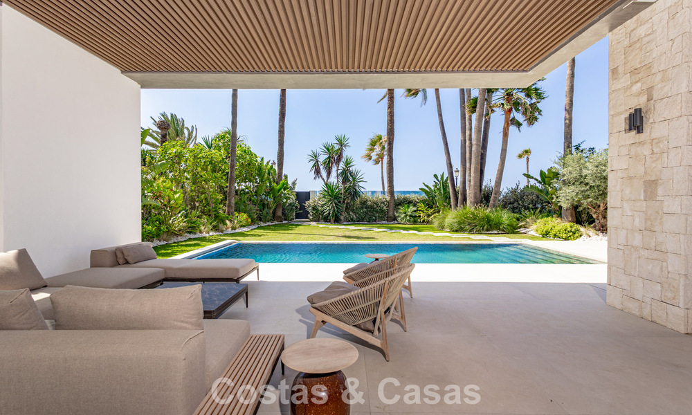 Villa de luxe contemporaine d'exception en première ligne de plage à vendre à San Pedro, Marbella 803688