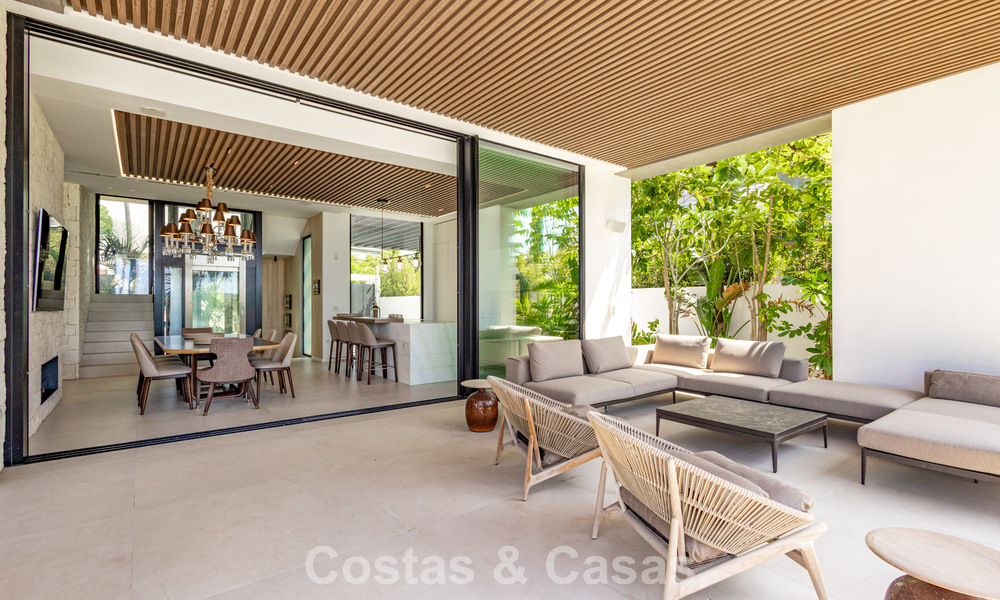 Villa de luxe contemporaine d'exception en première ligne de plage à vendre à San Pedro, Marbella 803689